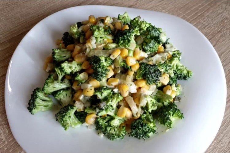 Ensalada de brócoli fresco
