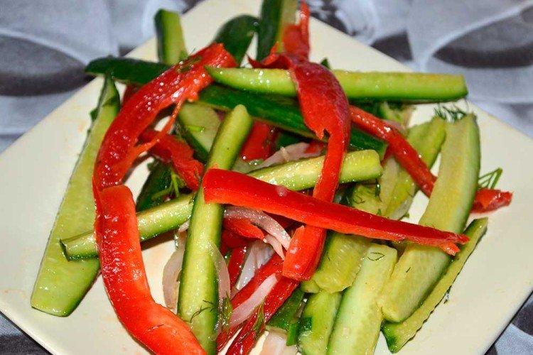 Ensalada picante de pepino y pimiento