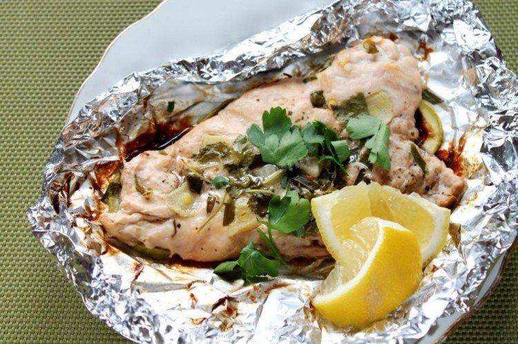 Salmón rosado con calabacín