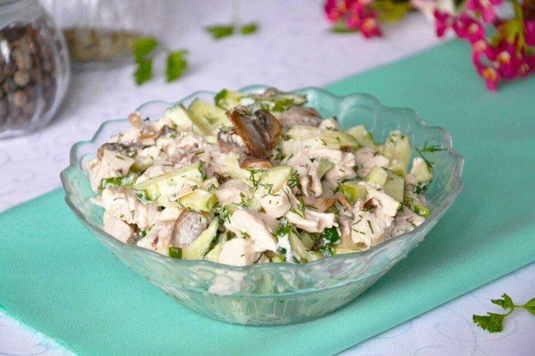 Ensalada de pollo y pepino