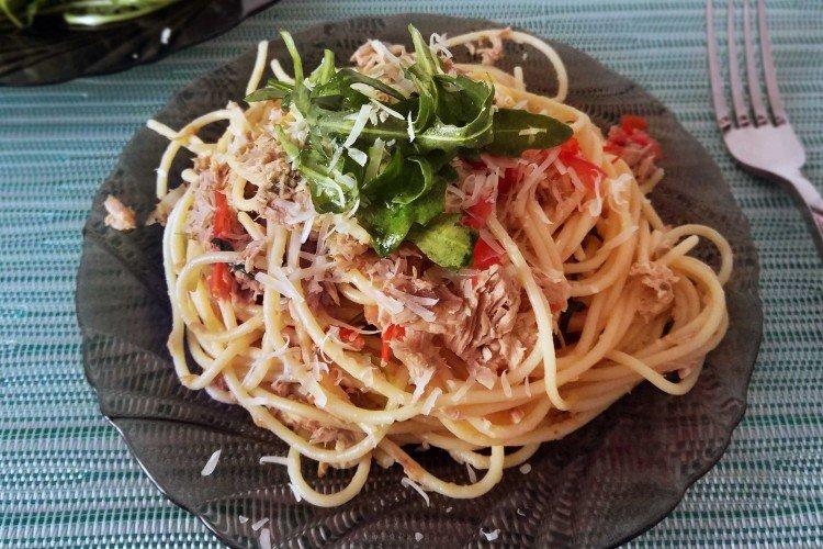 Pasta con atún enlatado
