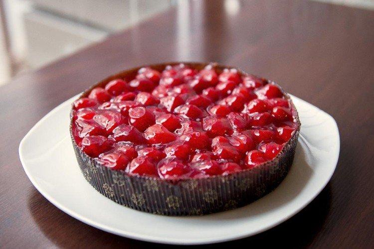 Pastel tirolés con cerezas