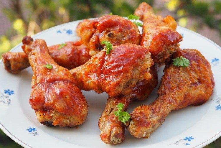 Hähnchenschenkel in Ketchup gebacken