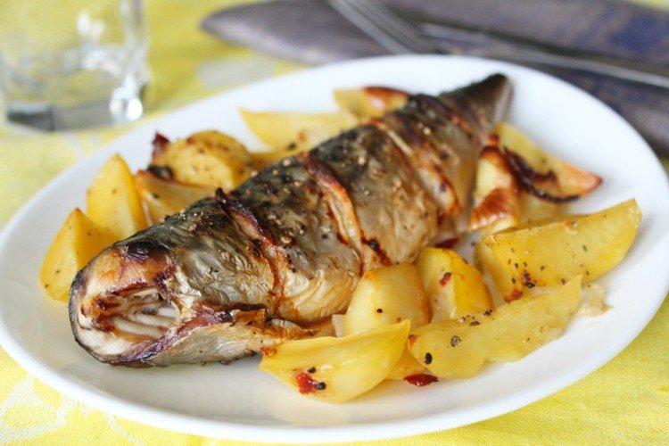 Whole Mackerel with Potatoes in the Oven
