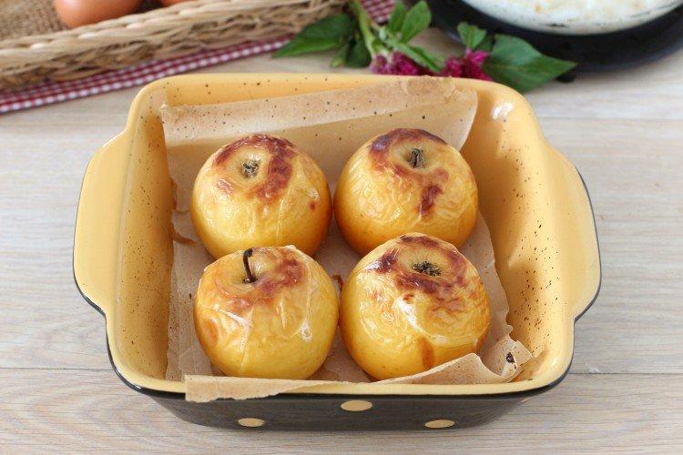 Manzanas asadas enteras