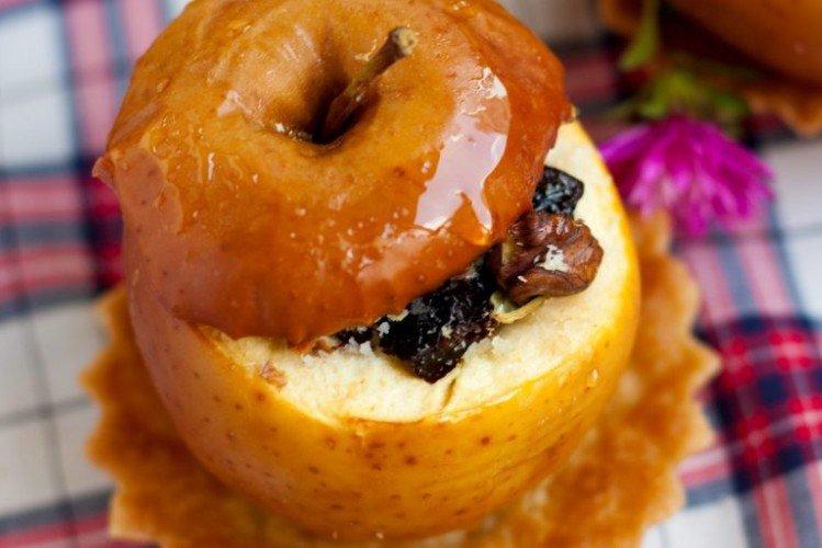 Manzanas asadas con ciruelas pasas