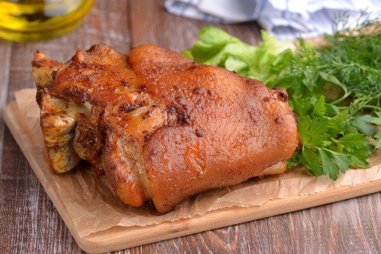 Codillo de cerdo tierno al horno