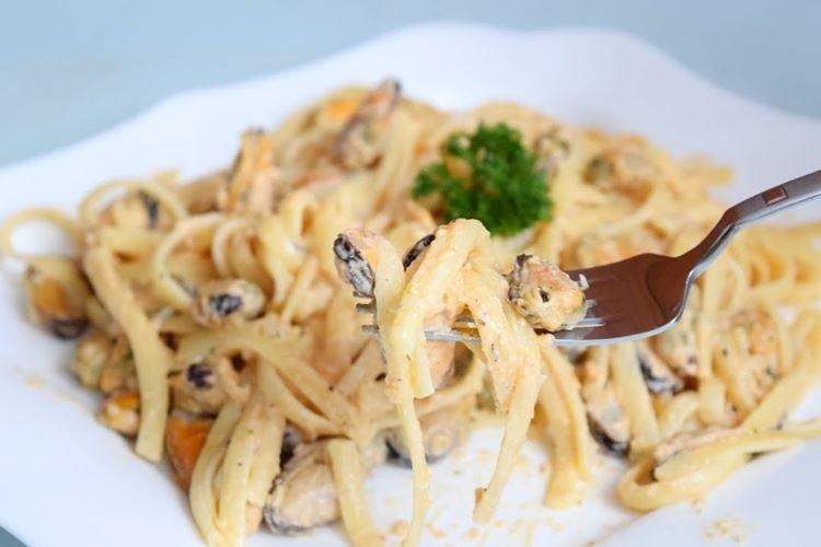 Fettuccine with Mussels