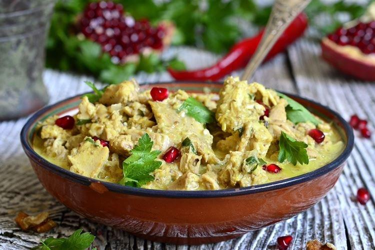 Satsivi de pollo frito al estilo georgiano