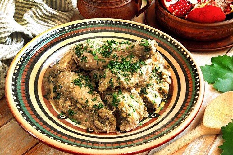 Satsivi de pollo con cacahuetes
