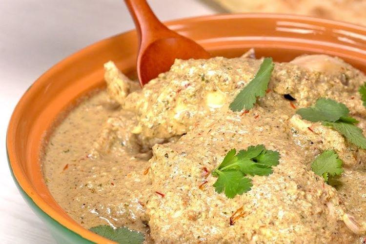 Satsivi al estilo georgiano con canela