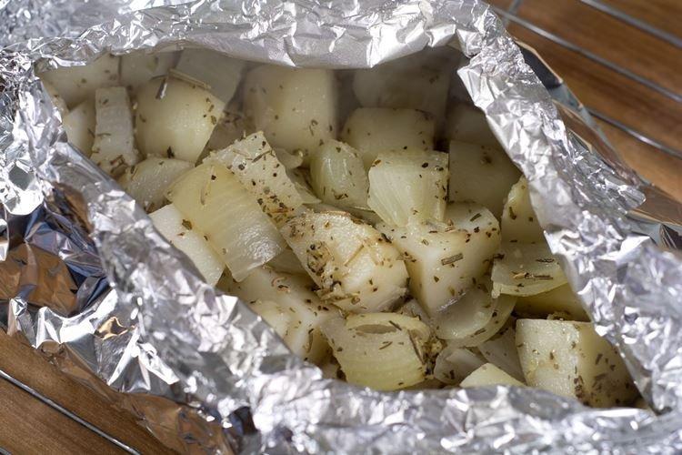 Patatas en cerveza, asadas en papel de aluminio
