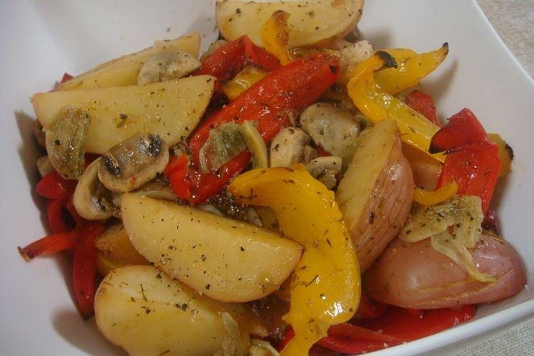 Patatas asadas con verduras