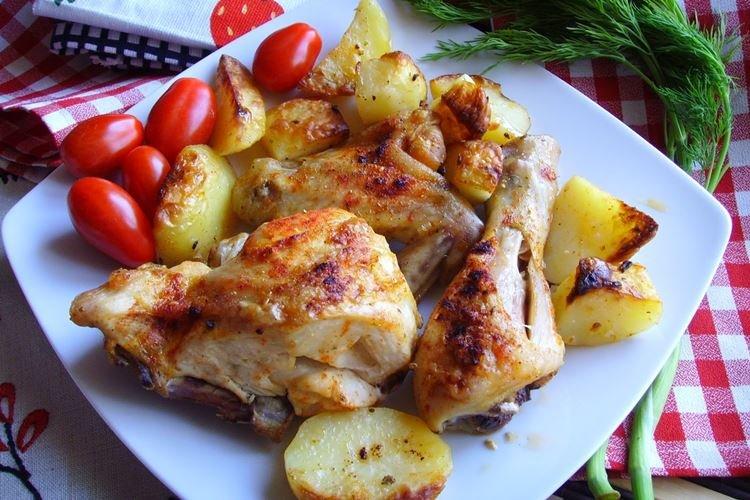 Patatas con pollo, asadas en papel de aluminio
