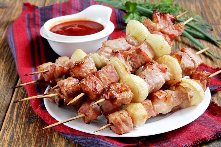 Brochetas de cerdo con mostaza