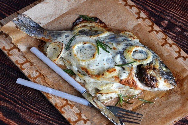 Fish with Sour Cream Baked in Foil