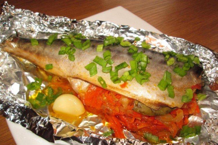 Fish with Tomatoes Baked in Foil