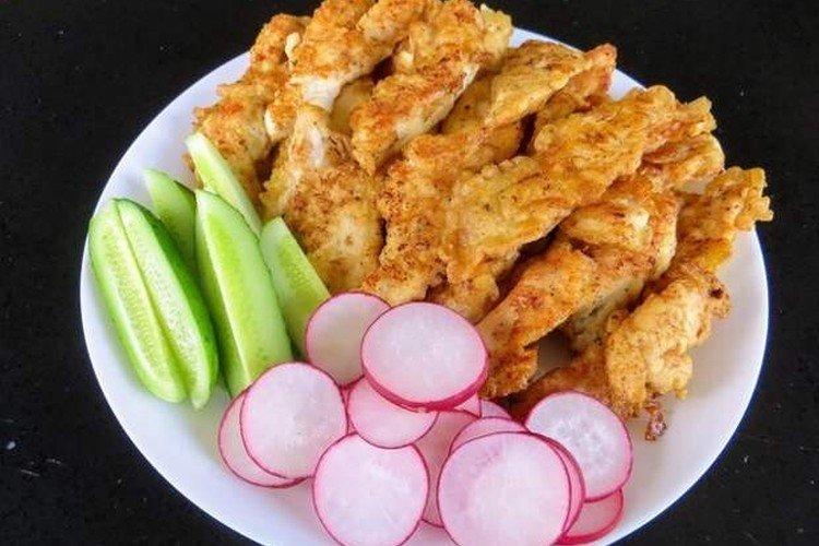 Filete de pollo rebozado con agua mineral