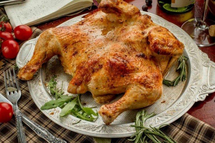 Pollo entero en sartén