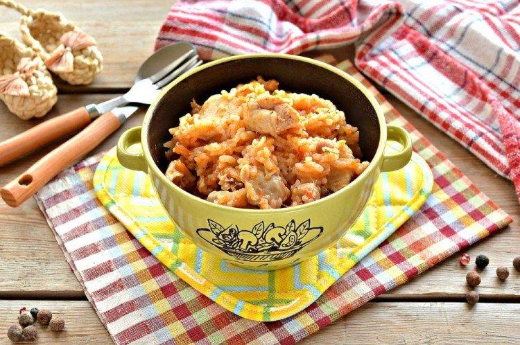 Pollo con arroz en sartén