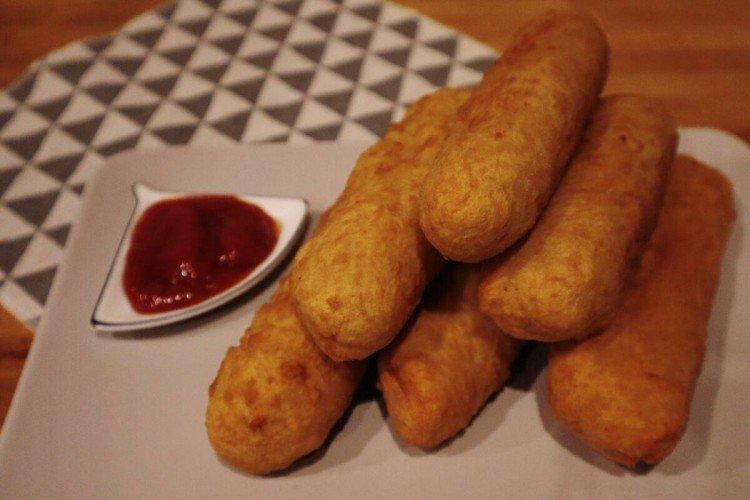 Salchichas rebozadas con ajo