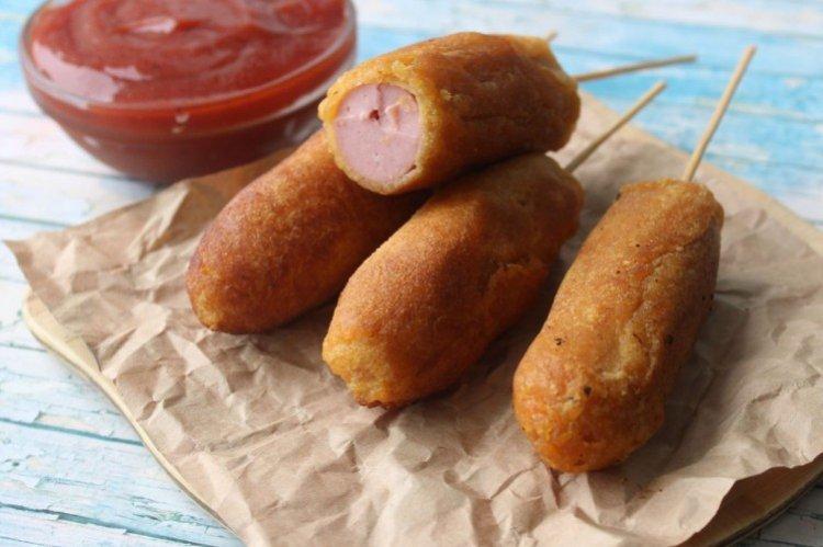 Salchichas rebozadas con queso fundido