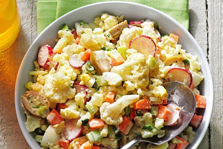 Salat mit Ei und Blumenkohl