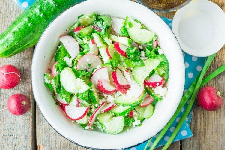 Leichter Salat mit Quark
