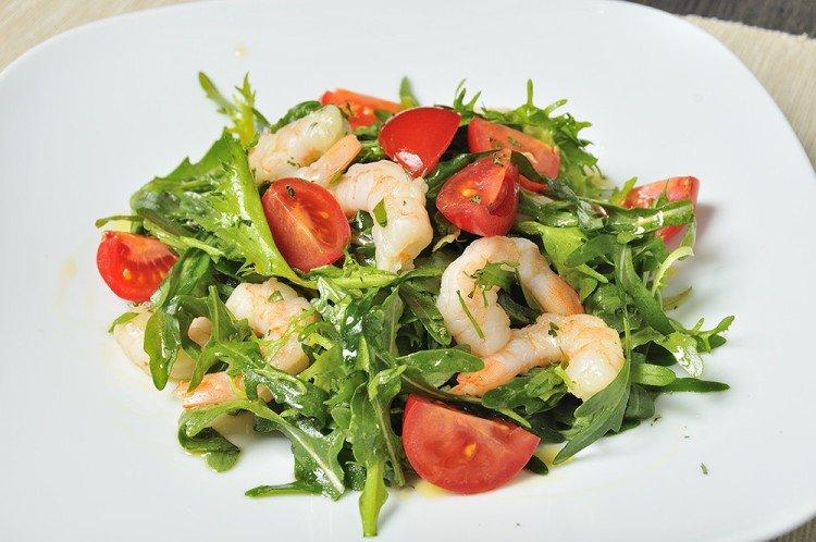 Leichter Salat mit Garnelen