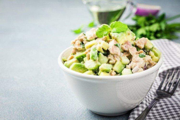 Salat mit Thunfisch und Apfel
