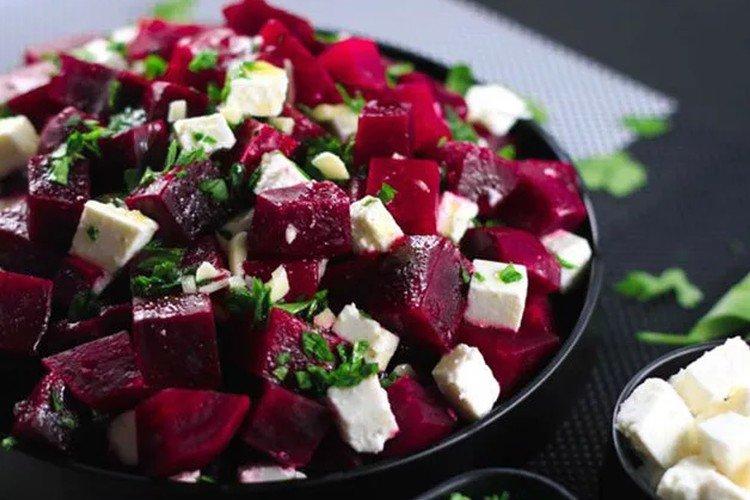 Salat mit Reis, Roter Bete und Feta
