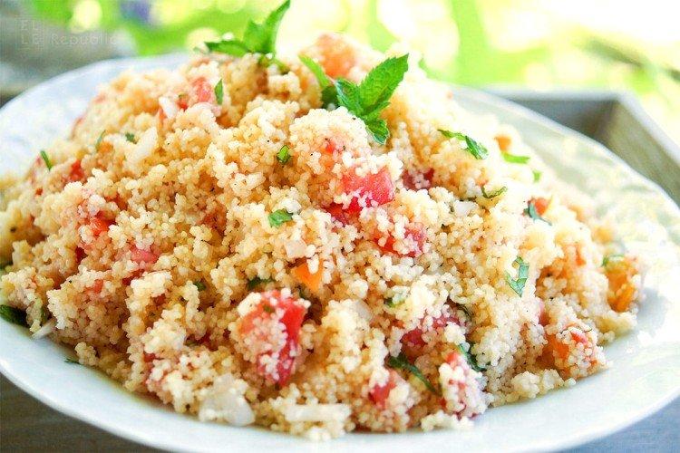 Cuscús con verduras y queso en cazuela