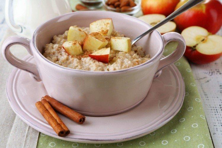 Avena con manzanas en cazuela
