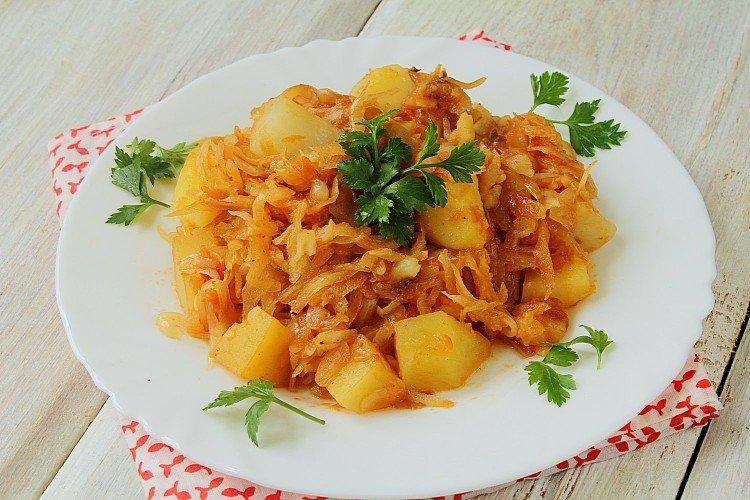 Repollo estofado con patatas – receta clásica