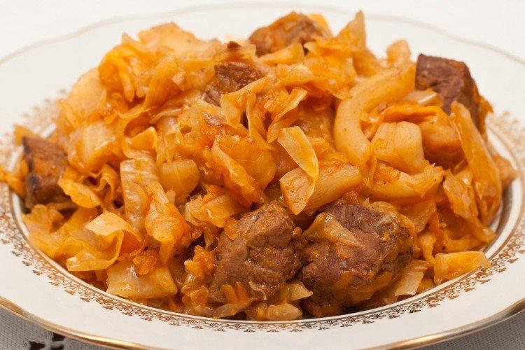 Repollo estofado con patatas y carne