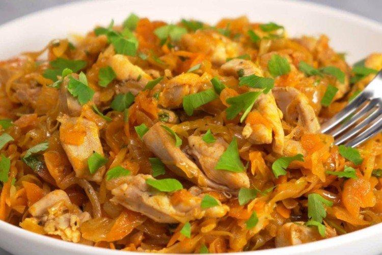 Repollo estofado con patatas y pollo