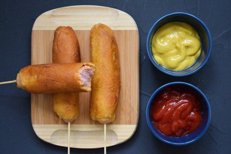 Würstchen im Mais-Teig