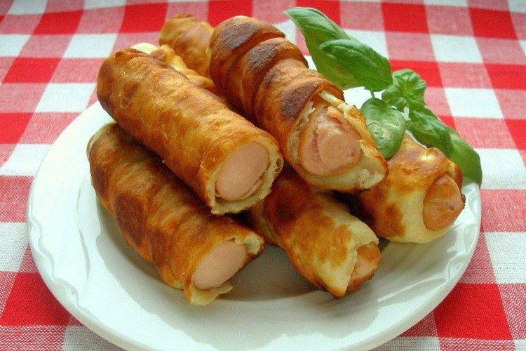 Würstchen im Blätterteig aus der Pfanne