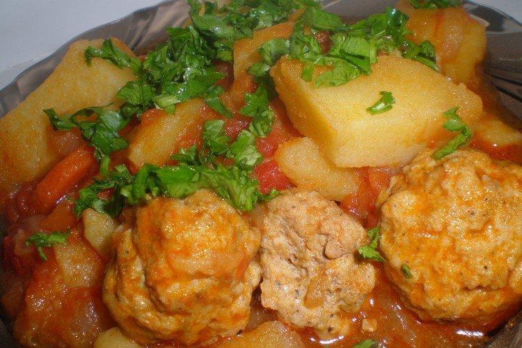 Albóndigas con arroz y verduras
