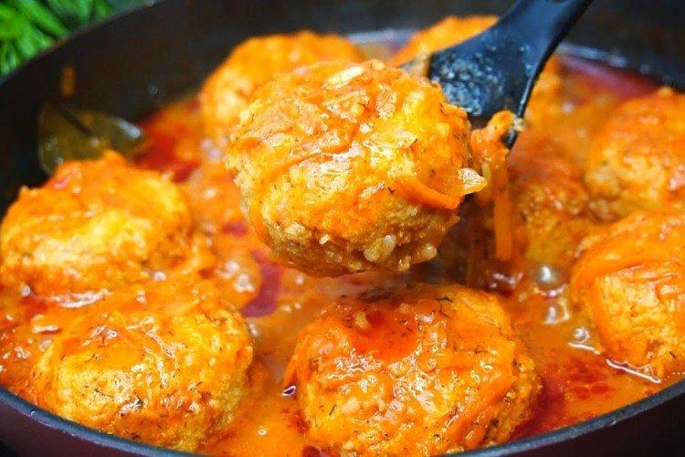 Albóndigas de pescado con salsa