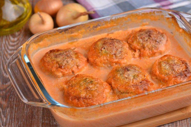Frikadellen mit Tomatensaftsoße