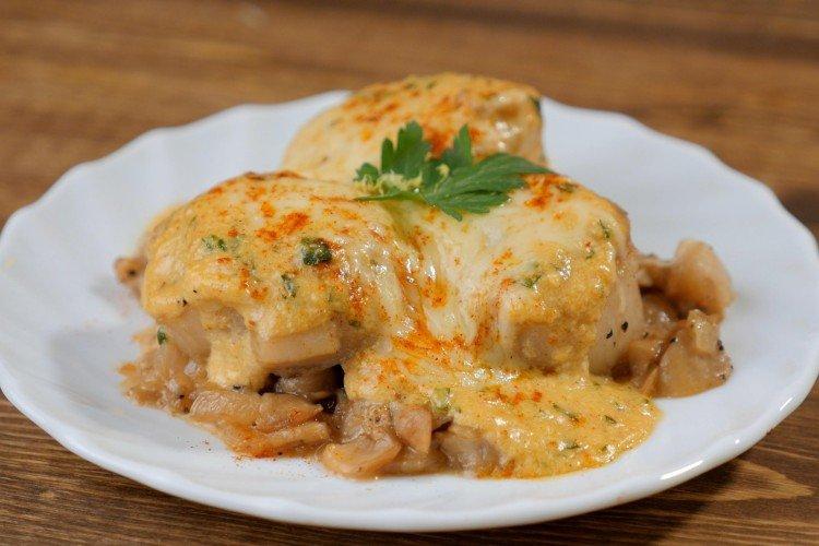 Hähnchen mit getrockneten Pilzen in Sahnesauce
