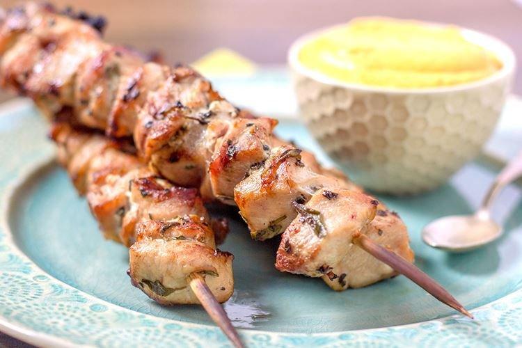 Brochetas de pollo con kiwi
