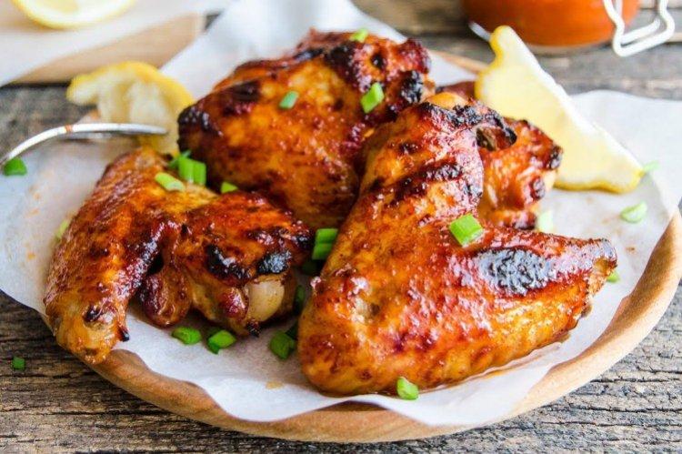 Hähnchenflügel in Orangen-Glasur