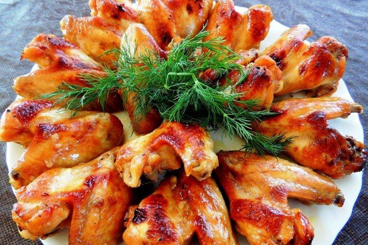 Scharfe Hähnchenflügel aus dem Ofen