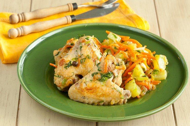 Hähnchenflügel mit Gemüse
