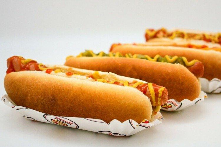 Hot Dog with Zucchini and Arugula