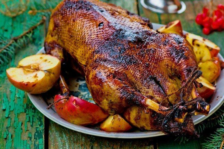 Pato con manzanas en bolsa de asar