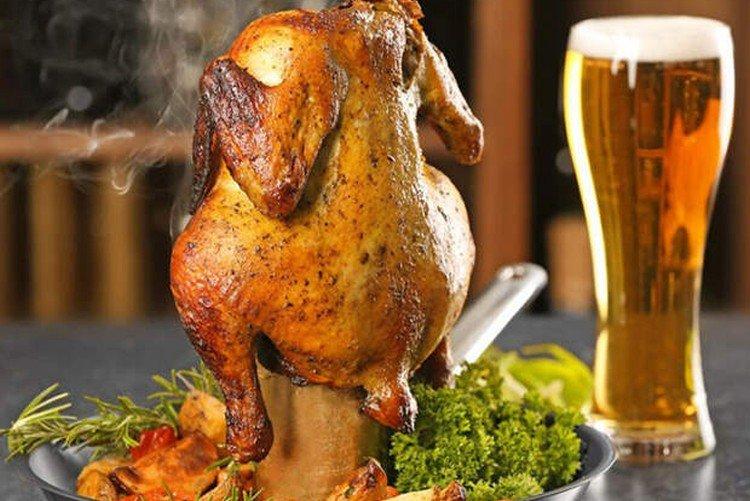 Pato con cerveza y verduras en un frasco