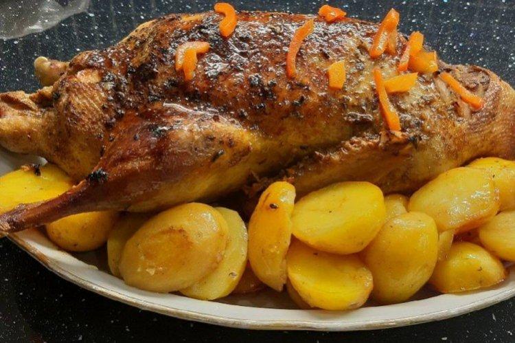 Pato con patatas al horno